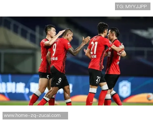 上港与开新激战正酣谁能在这场较量中脱颖而出争夺胜利荣耀